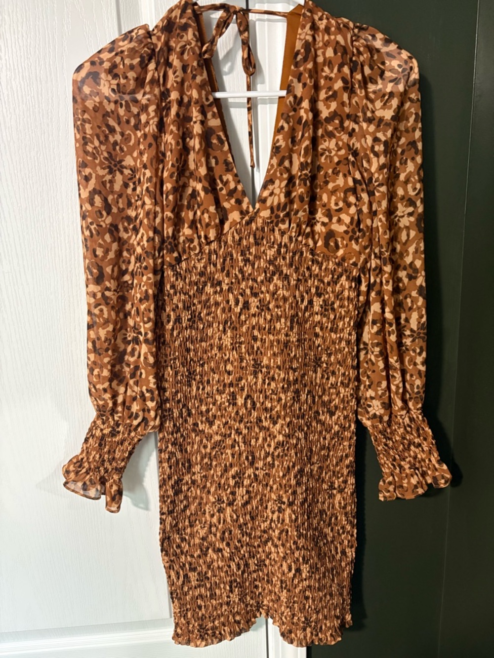 Steve Madden Size Small V-Neck Floral Orange Ruched Dress
